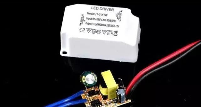 LED灯为什么会越用越暗?为什么会闪烁?